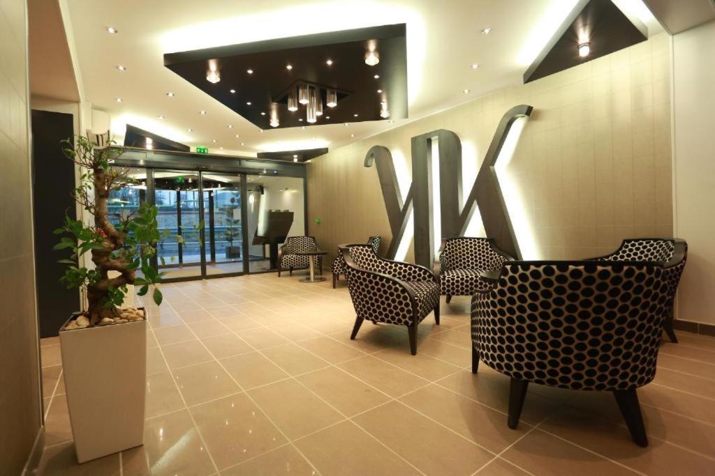 Les Suites - Konine 4 - Hotel & Bar & Restaurant 몽세우레마인즈 외부 사진