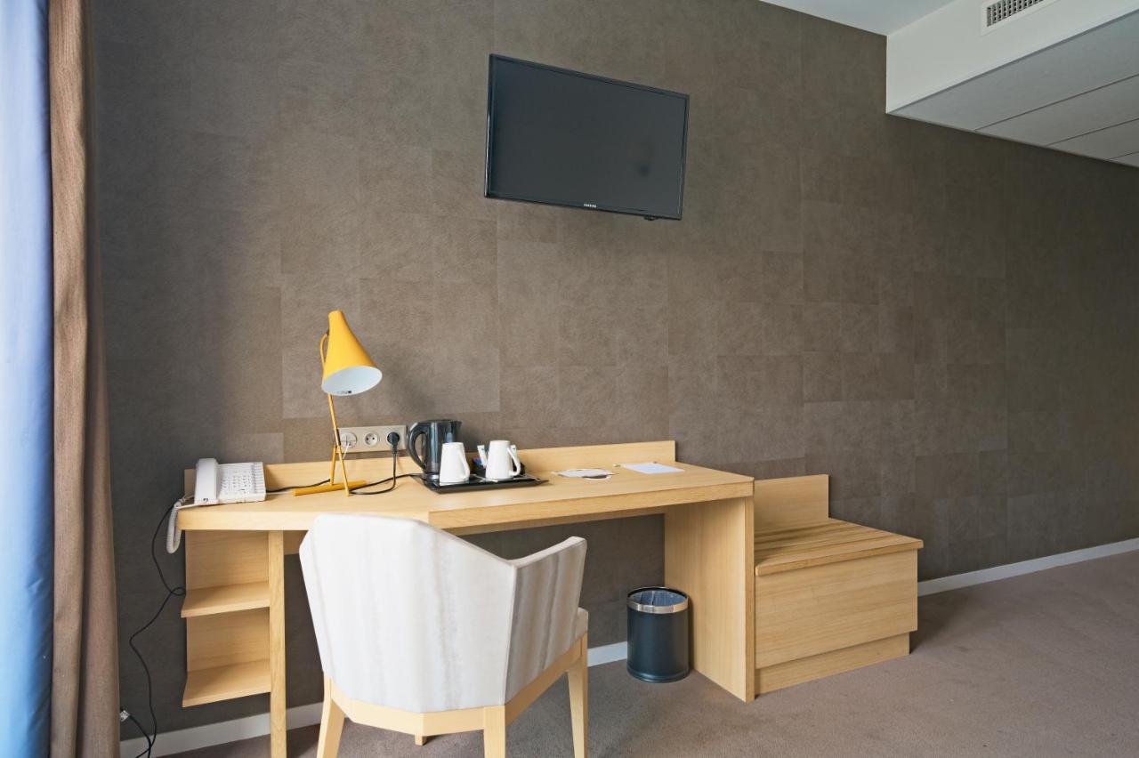Les Suites - Konine 4 - Hotel & Bar & Restaurant 몽세우레마인즈 외부 사진